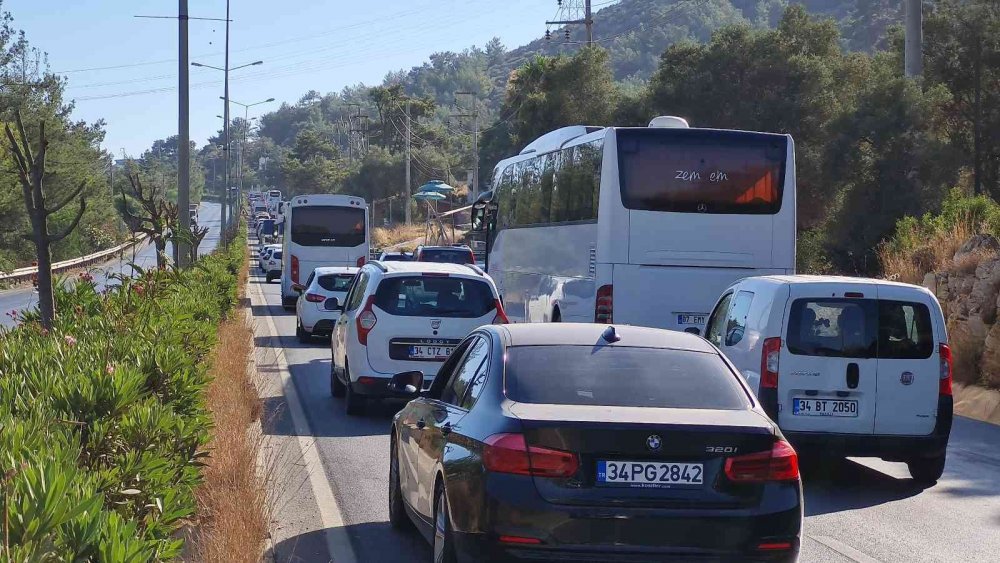 Tatilcilerin dönüş çilesi başladı! Bodrum'dan 10 bin ton çöp çıktı