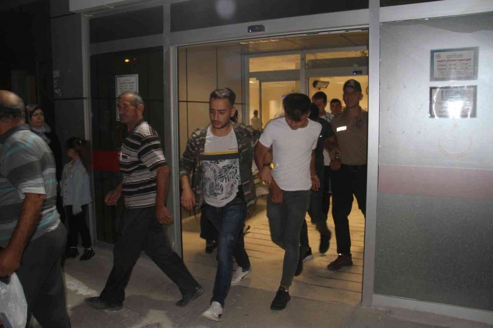 Konya'da dehşet! Otomobilden inen şahıslarca bıçaklanan 19 yaşındaki genç ağır yaralandı