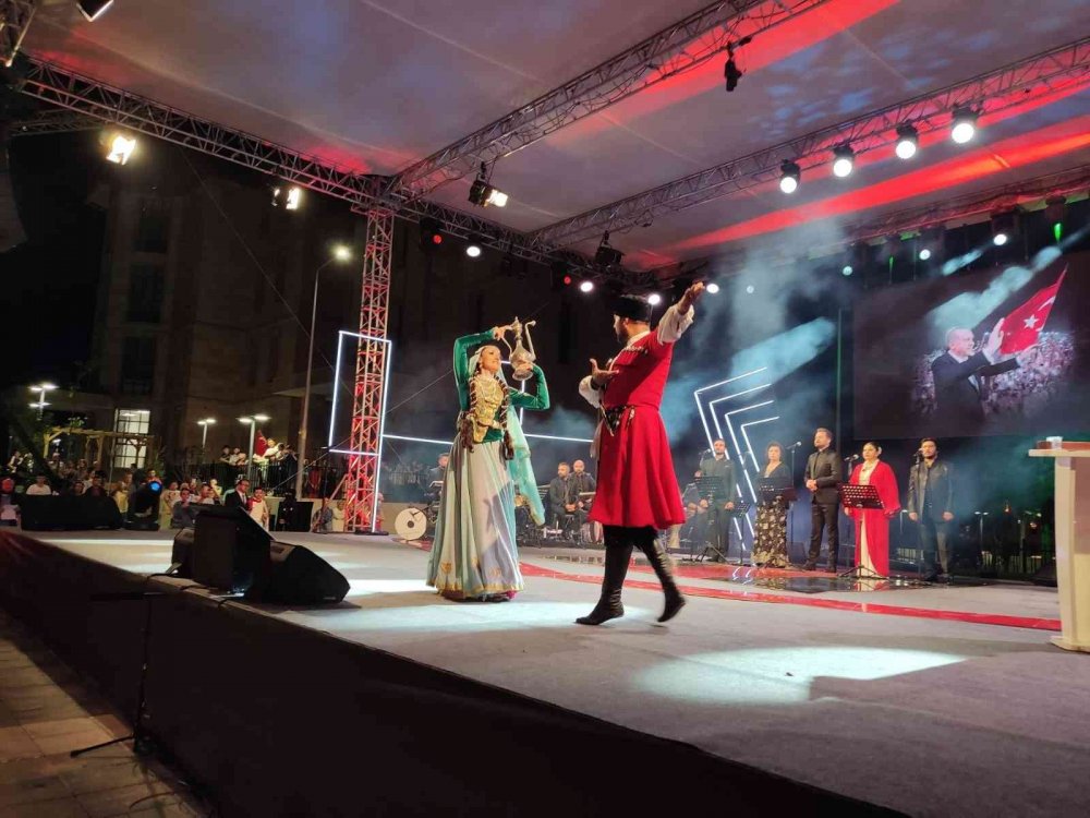 Niğde 'Türkiye aşkına' tek yürek oldu