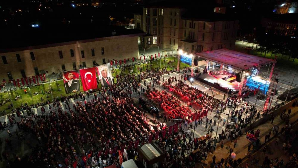 Niğde 'Türkiye aşkına' tek yürek oldu