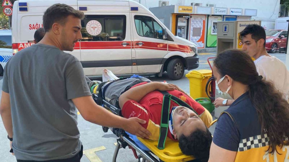 Fren yerine gaza basınca ortalık karıştı! Akaryakıt istasyonunda faciadan dönüldü! Yaralılar var