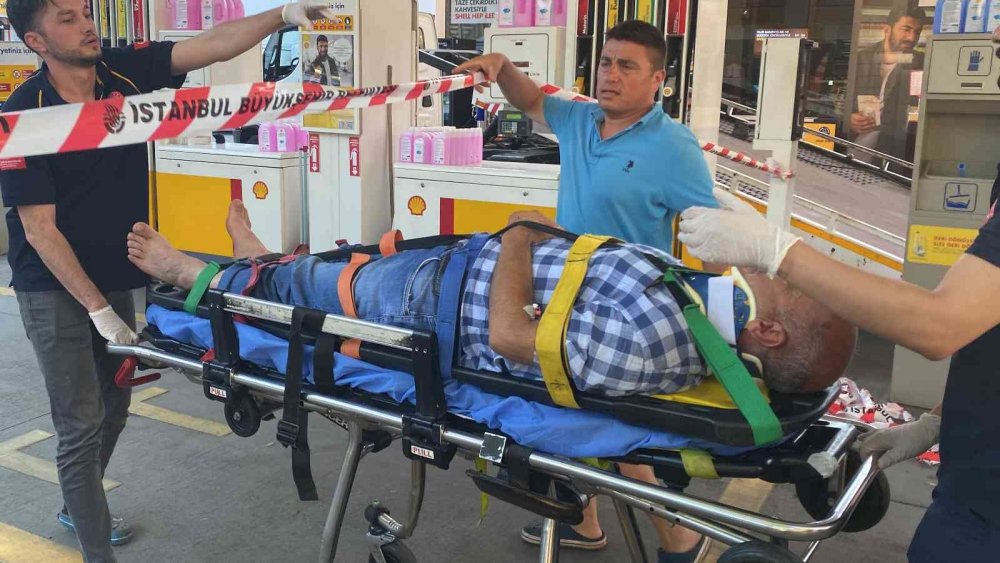 Fren yerine gaza basınca ortalık karıştı! Akaryakıt istasyonunda faciadan dönüldü! Yaralılar var