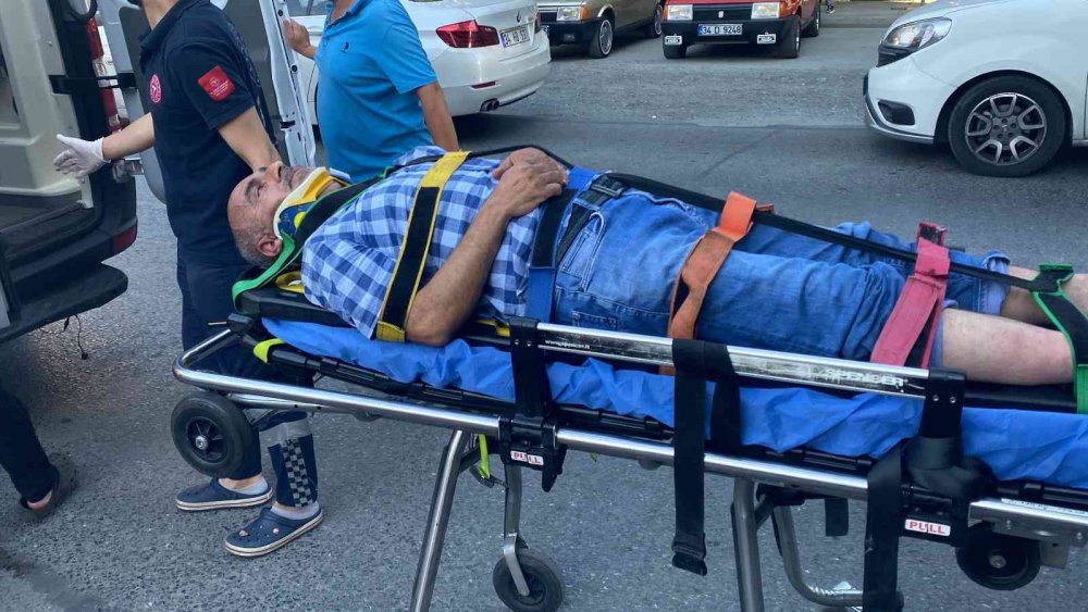 Fren yerine gaza basınca ortalık karıştı! Akaryakıt istasyonunda faciadan dönüldü! Yaralılar var