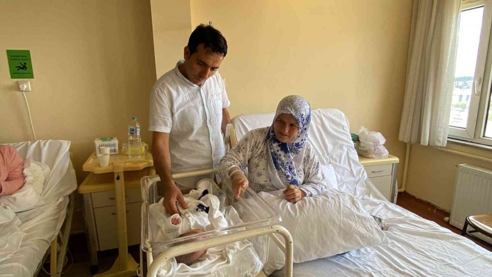 Hamile kadına hastanede 'kalk git' şoku! Evinin banyosunda doğum yaptı