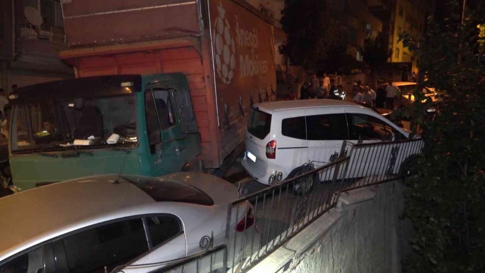 Kırıkkale'de freni boşalan kamyon dehşeti! 9 aracı ezdi geçti