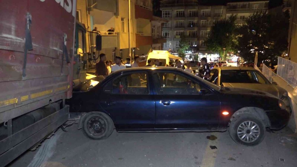 Kırıkkale'de freni boşalan kamyon dehşeti! 9 aracı ezdi geçti