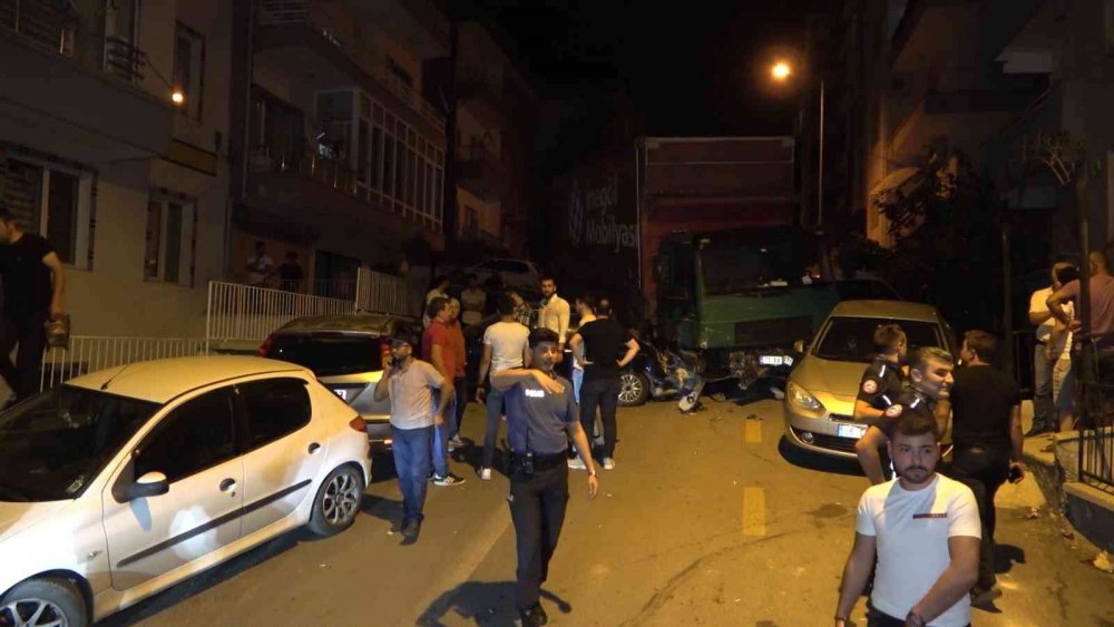 Kırıkkale'de freni boşalan kamyon dehşeti! 9 aracı ezdi geçti