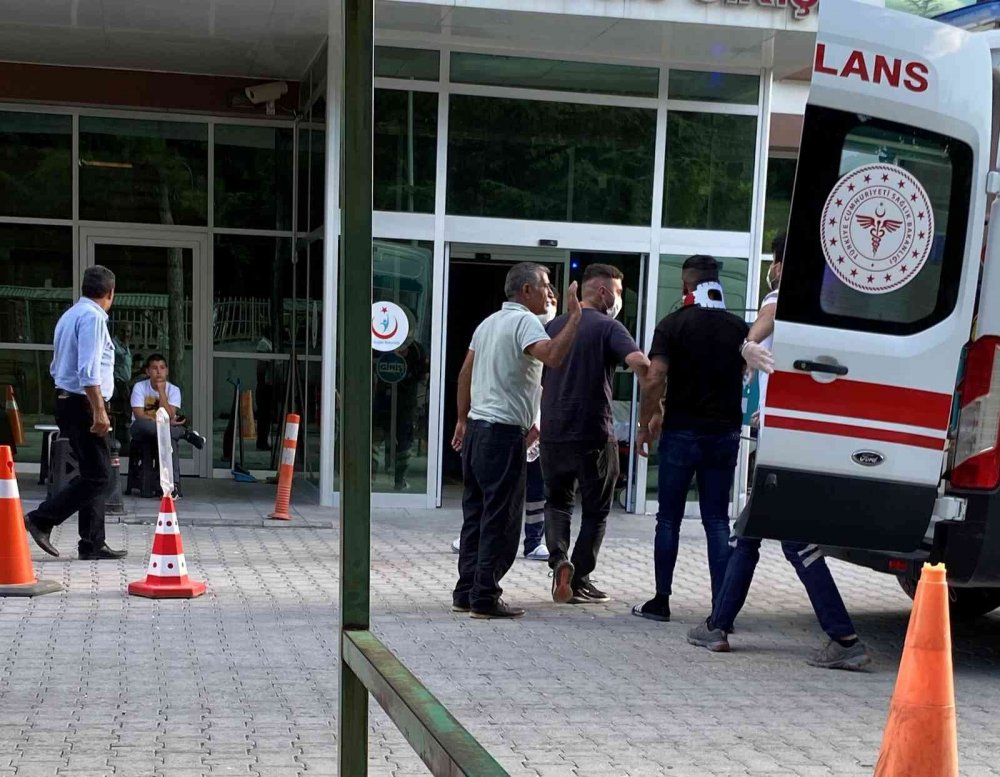 Konya’da yabancı plakalı cip hatalı dönüş yapan traktörün römorkuna çarptı! Sürücü yaralı