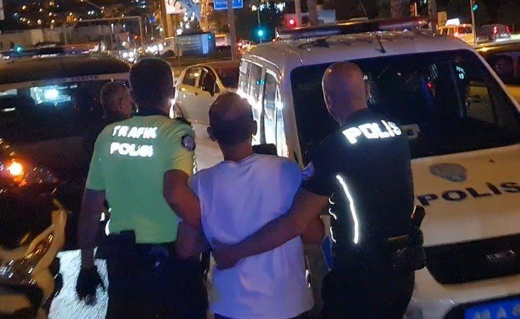 50 metrelik baz istasyonunun tepesine çıkan şahıs yürekleri ağza getirdi!