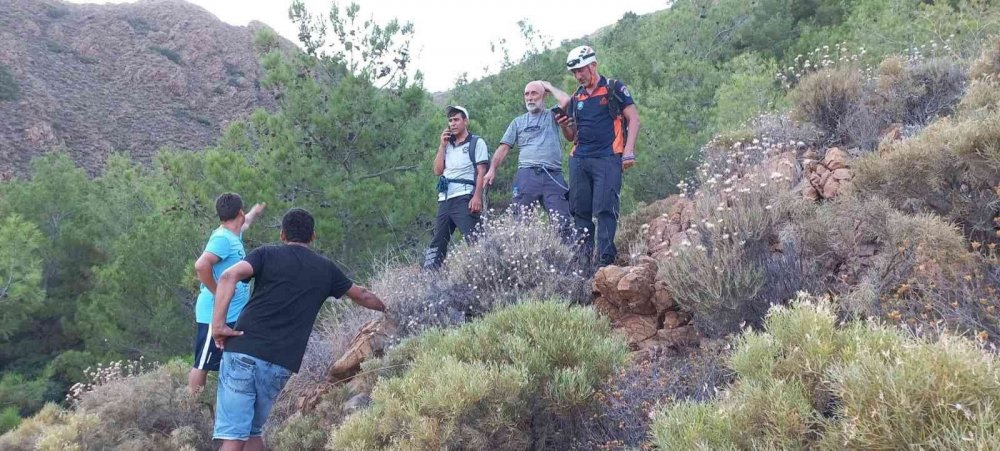 Dağda baygınlık geçiren Recep Sinan Kanışkan'ı MAG-AME ekipleri kurtardı