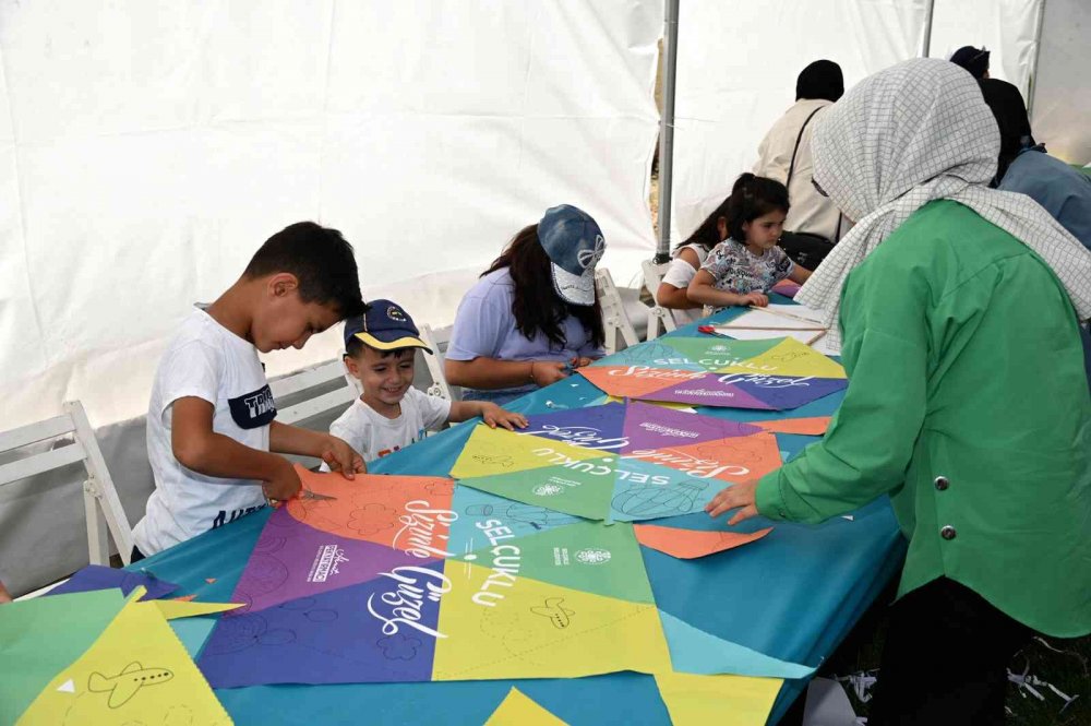 Konya'da uçurtma şenliği! Aileler Selçuklu Seyir Tepesi’nde stres attı
