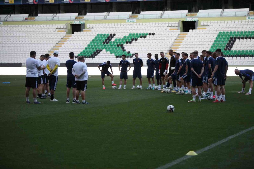 BATE Borisov Teknik Direktörü Mikhaylov: Konyaspor müsabakasına son üç maçın analizini yaparak hazırlandık