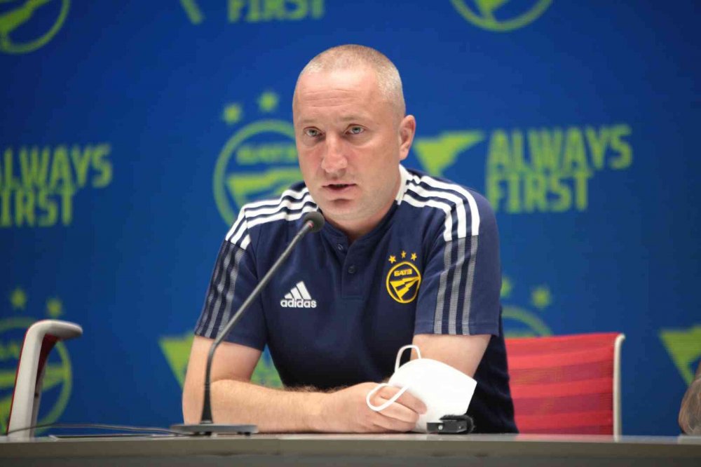BATE Borisov Teknik Direktörü Mikhaylov: Konyaspor müsabakasına son üç maçın analizini yaparak hazırlandık