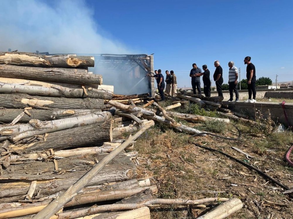 Konya'da kereste atölyesinde korkutan yangın!