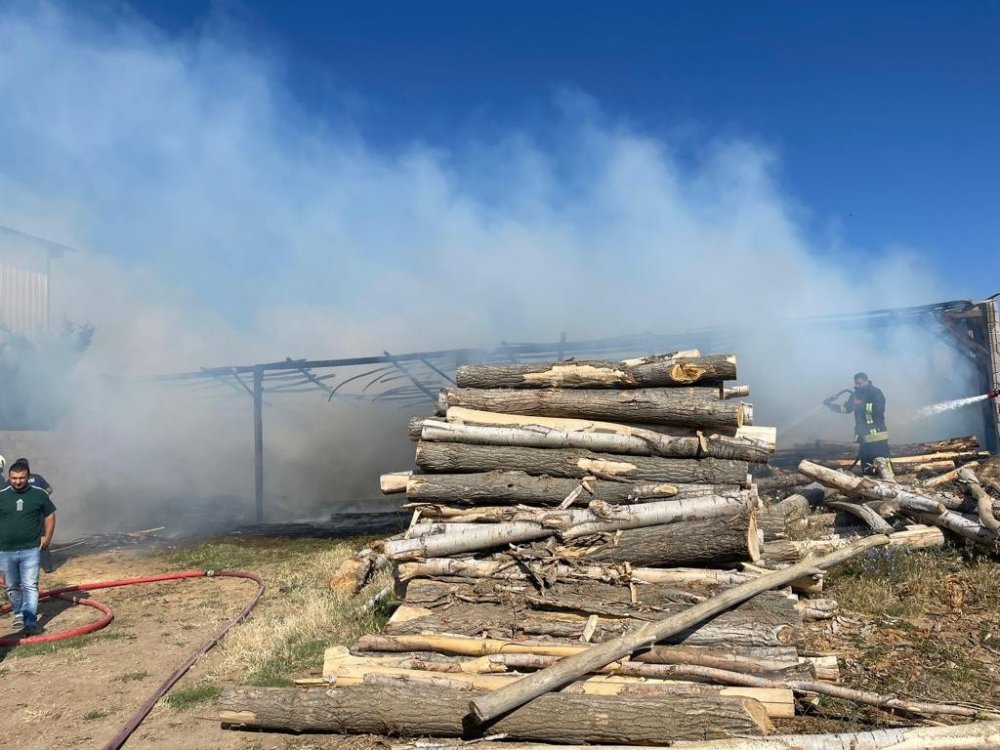 Konya'da kereste atölyesinde korkutan yangın!