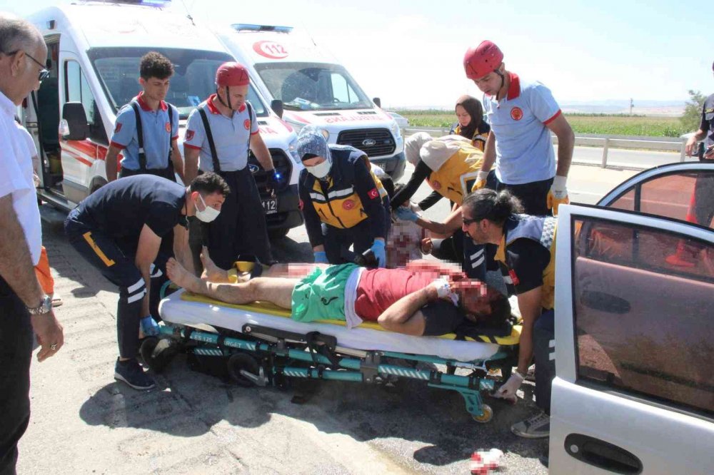 Karaman-Konya yolunda tıra çarpan araçta can pazarı! 1’i bebek 3 ağır yaralı