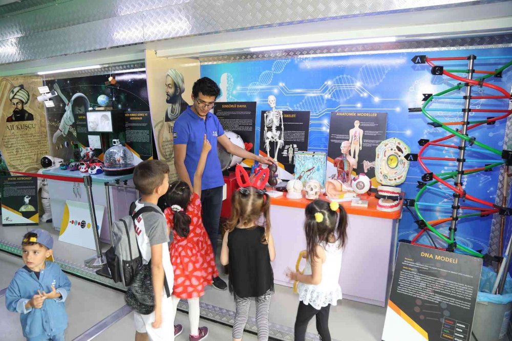 Konya Bilim Tırı Kültürpark’ta! Meraklı öğrencileri bekliyor