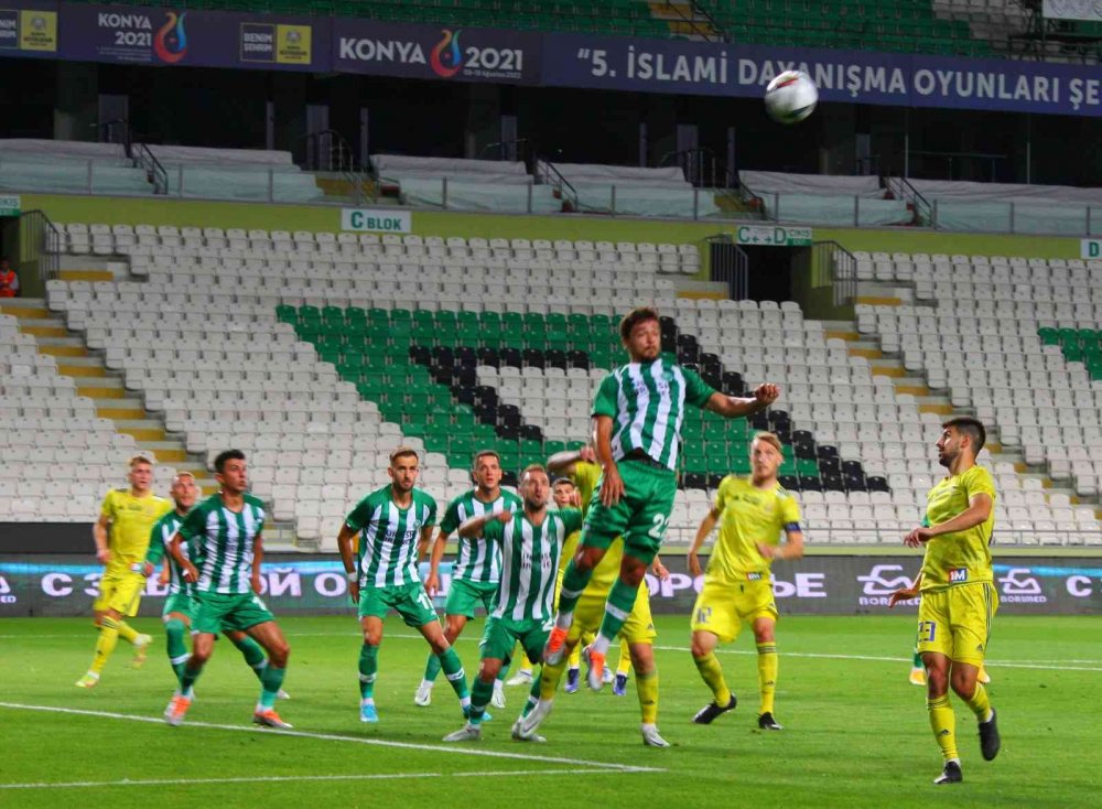 Konyaspor BATE Borisov'u 3-0 mağlup ederek turun kapısını açtı
