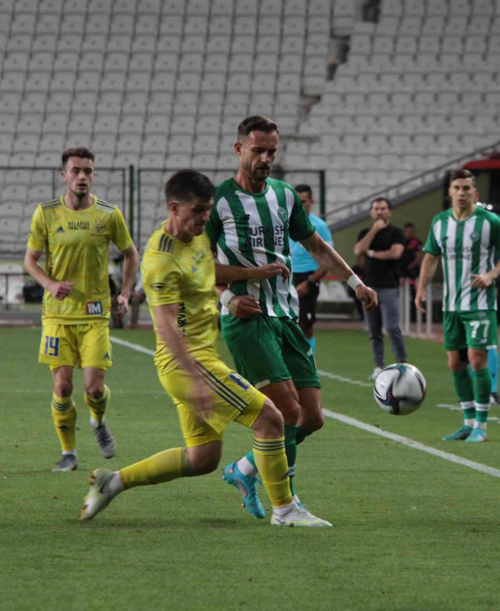 Konyaspor BATE Borisov'u 3-0 mağlup ederek turun kapısını açtı
