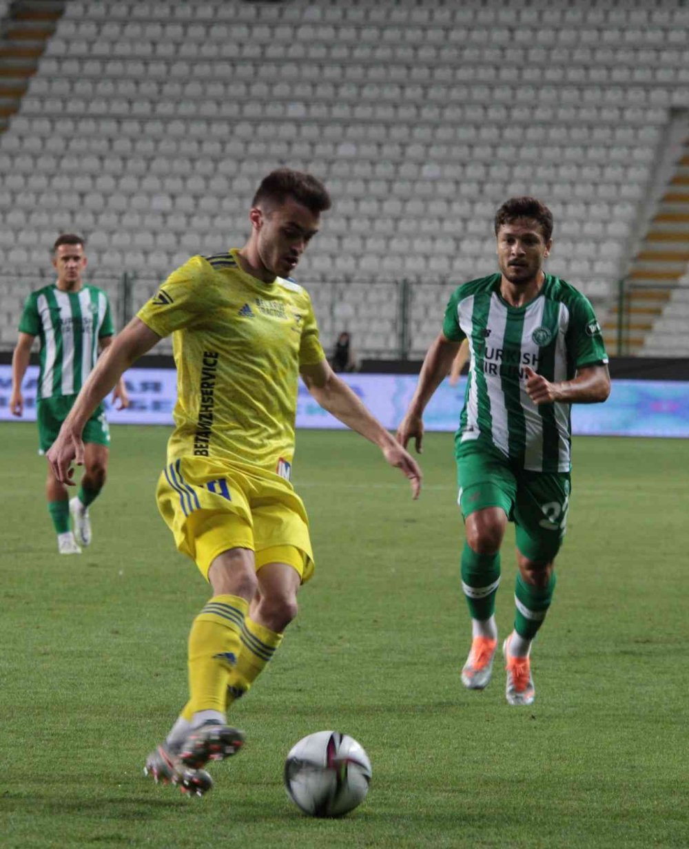 Konyaspor BATE Borisov'u 3-0 mağlup ederek turun kapısını açtı