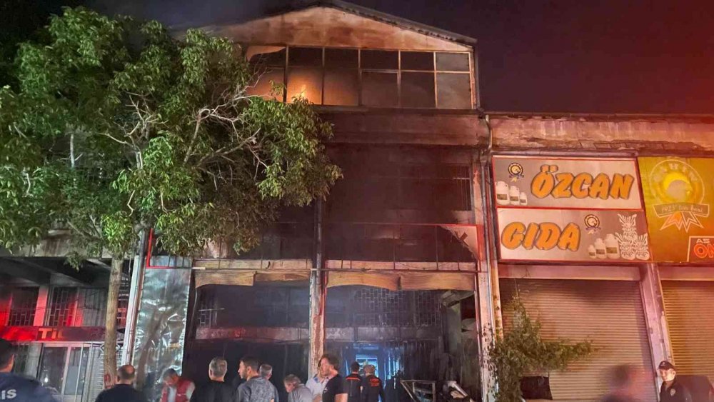 Ambalaj dükkanında yangın! İş yeri küle döndü