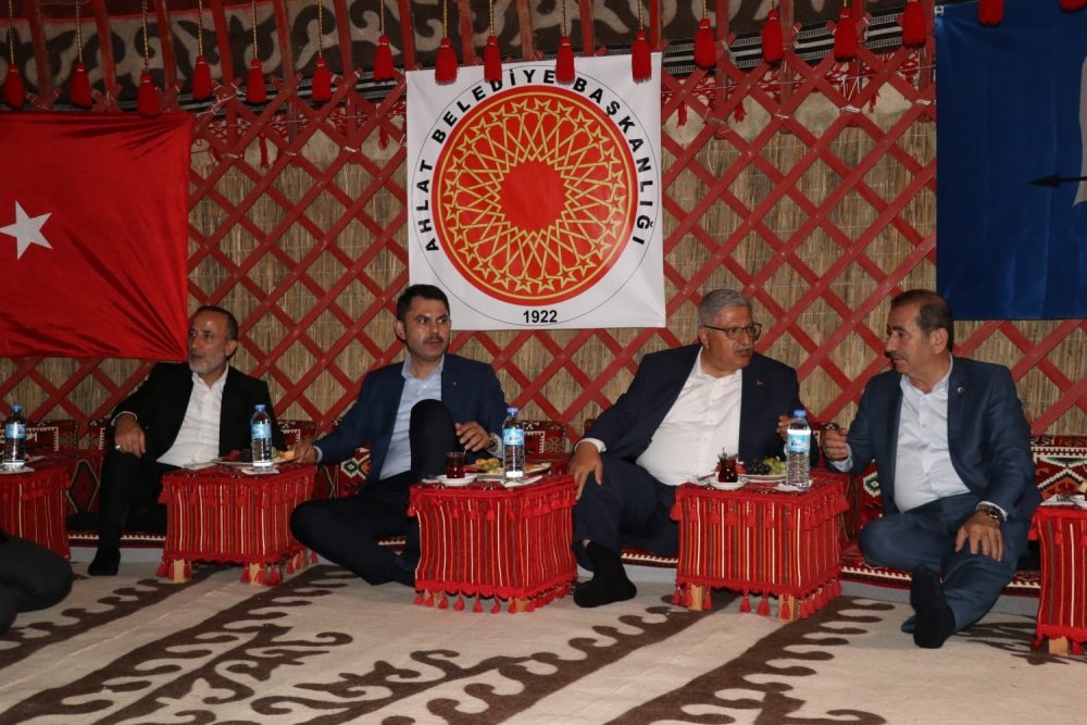 Bakan Kurum: Selçuklu’nun başkenti Ahlat atalarımızdan bize yadigar