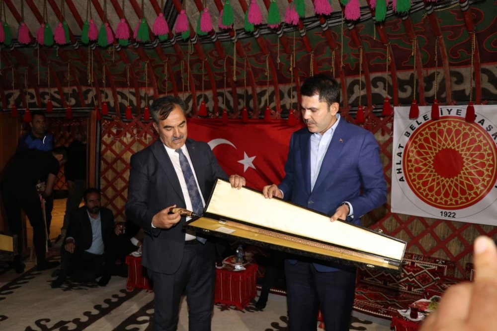 Bakan Kurum: Selçuklu’nun başkenti Ahlat atalarımızdan bize yadigar