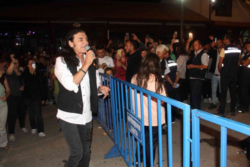 Murat Kekilli Konya Kırmızı Altın Festivali'nde Bülent Ersoy'a 'rahmetli' dedi!