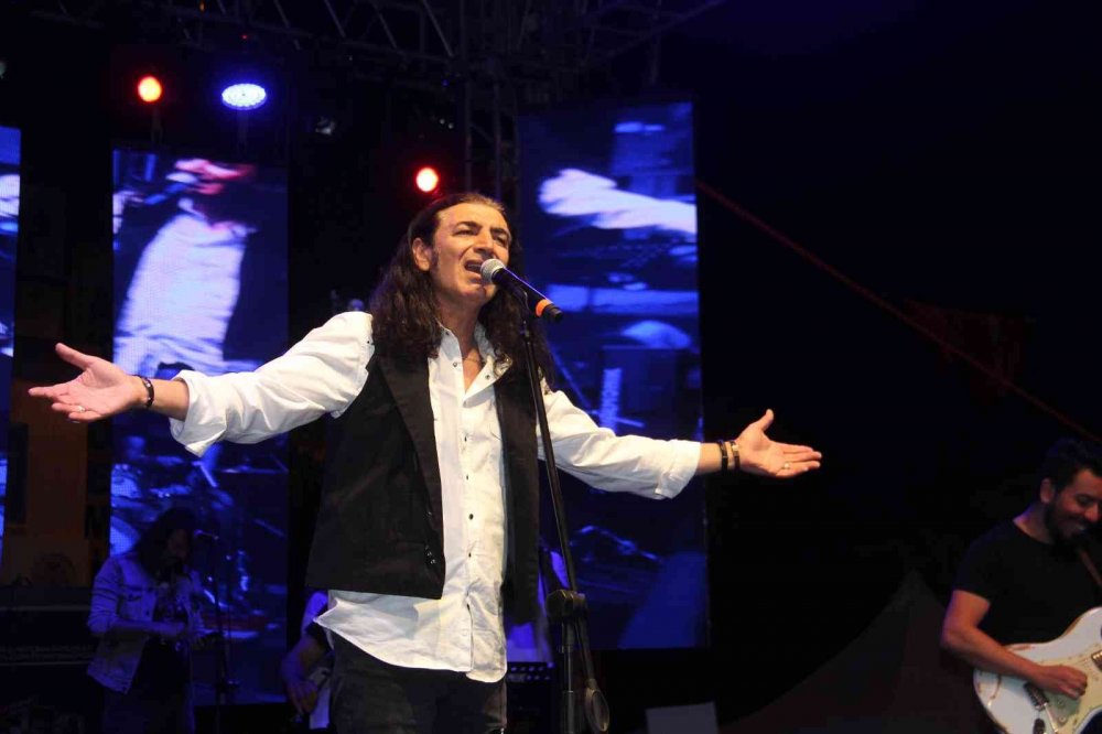 Murat Kekilli Konya Kırmızı Altın Festivali'nde Bülent Ersoy'a 'rahmetli' dedi!