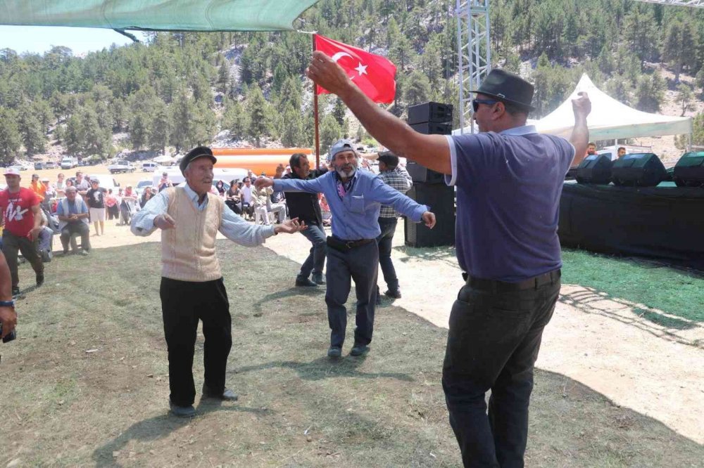 Konya Dumanlı Yaylası Yörük Şöleninde renkli görüntüler