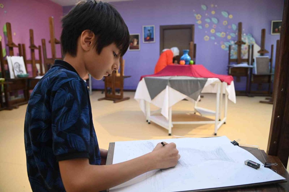 Konya Sanat Tasarım Atölyesi Yaz Kurslarında çocuklar velileriyle hünerlerini sergiliyor