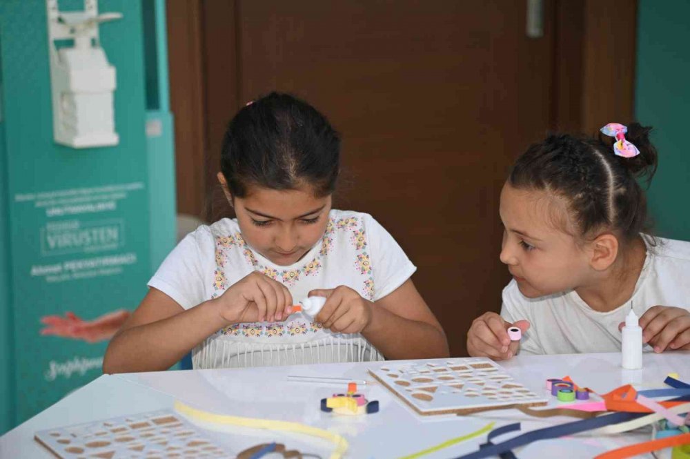 Konya Sanat Tasarım Atölyesi Yaz Kurslarında çocuklar velileriyle hünerlerini sergiliyor