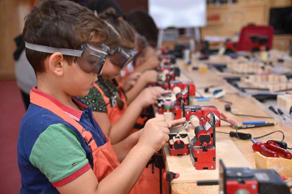Konya Sanat Tasarım Atölyesi Yaz Kurslarında çocuklar velileriyle hünerlerini sergiliyor