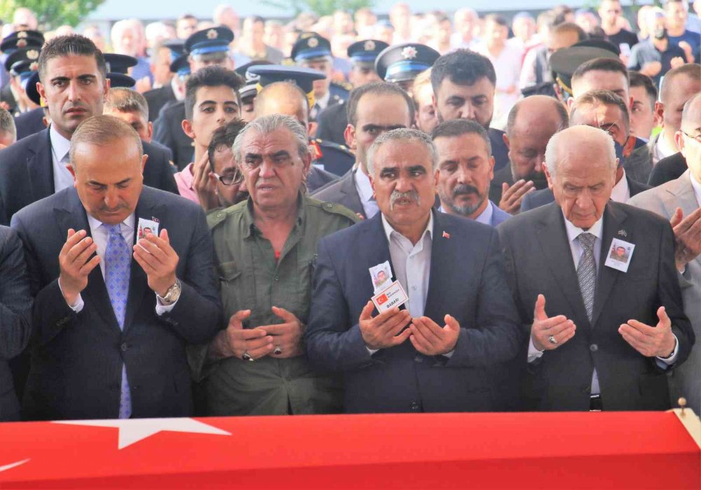 Fırat Kalkanı şehidi Sözleşmeli Er Mevlüt Yoğurtçu dualarla toprağa verildi!