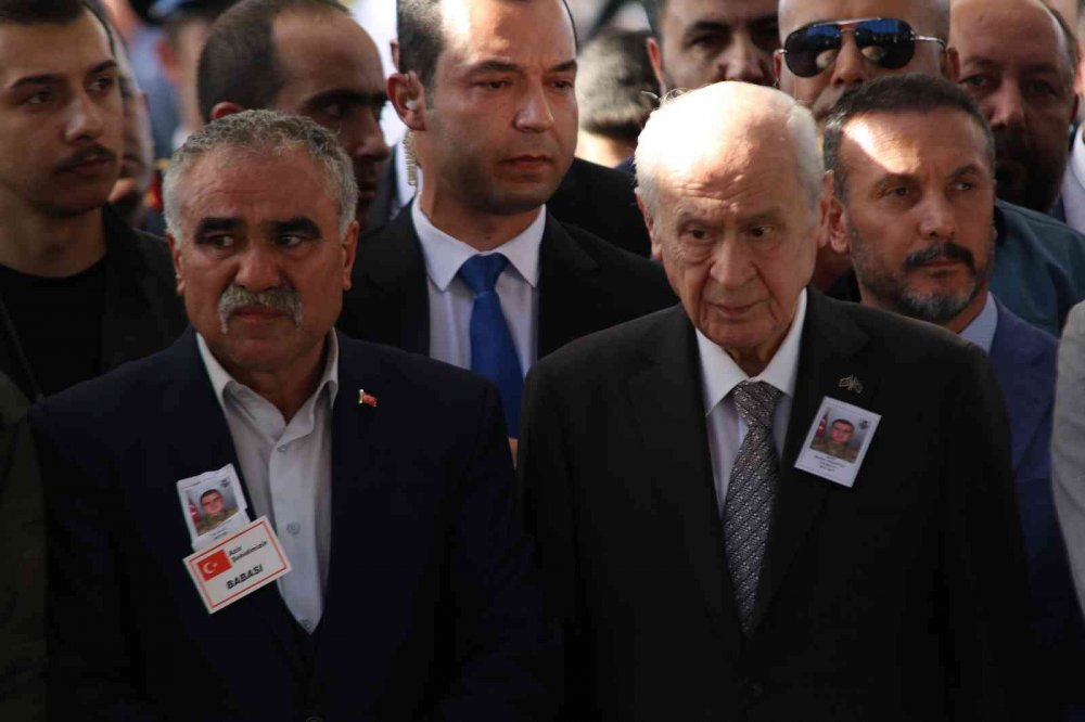 Fırat Kalkanı şehidi Sözleşmeli Er Mevlüt Yoğurtçu dualarla toprağa verildi!