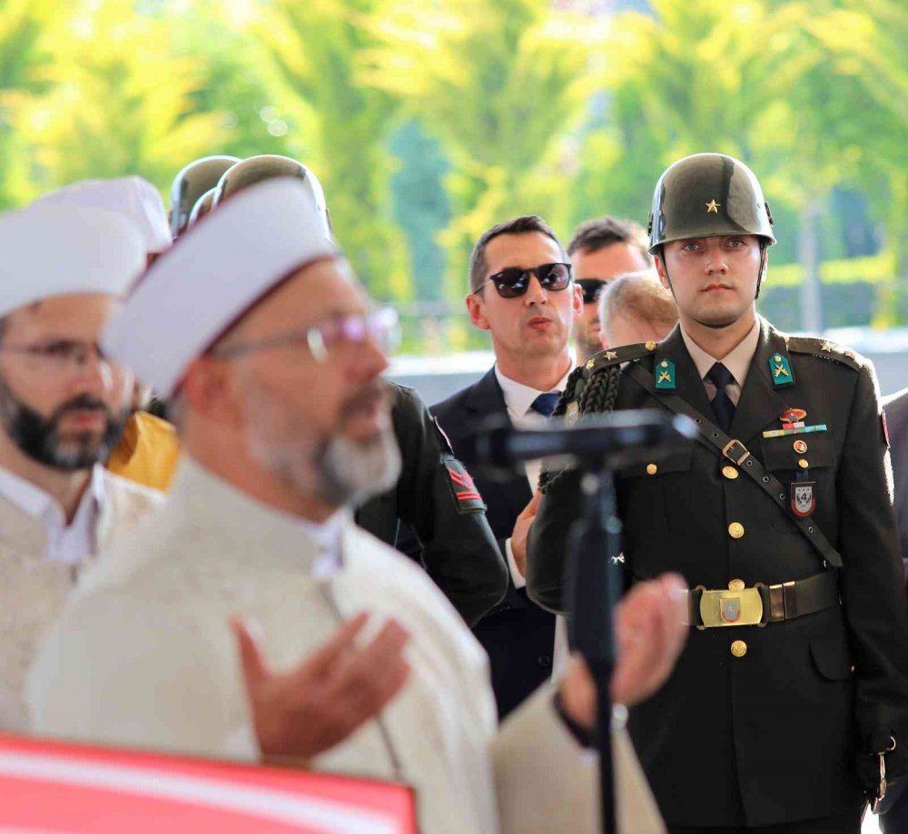 Fırat Kalkanı şehidi Sözleşmeli Er Mevlüt Yoğurtçu dualarla toprağa verildi!