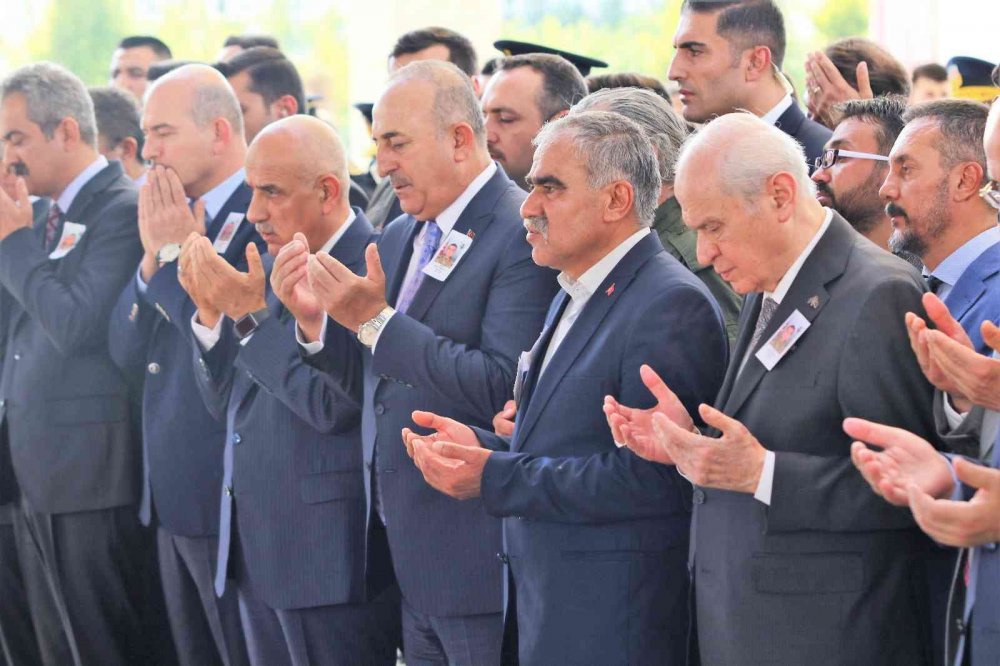 Fırat Kalkanı şehidi Sözleşmeli Er Mevlüt Yoğurtçu dualarla toprağa verildi!