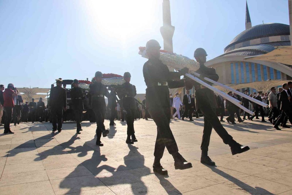Fırat Kalkanı şehidi Sözleşmeli Er Mevlüt Yoğurtçu dualarla toprağa verildi!