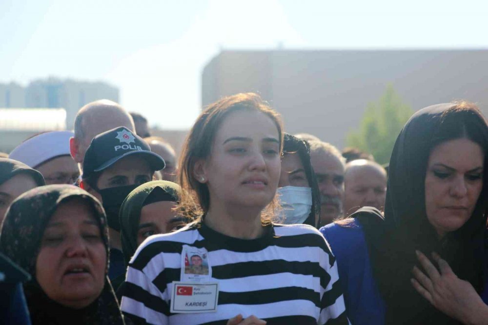 Fırat Kalkanı şehidi Sözleşmeli Er Mevlüt Yoğurtçu dualarla toprağa verildi!