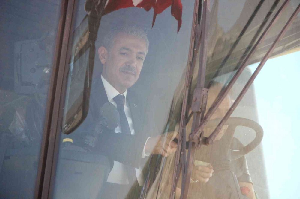 Karaman ovasında son buğday hasadını Vali Akkoyun yaptı