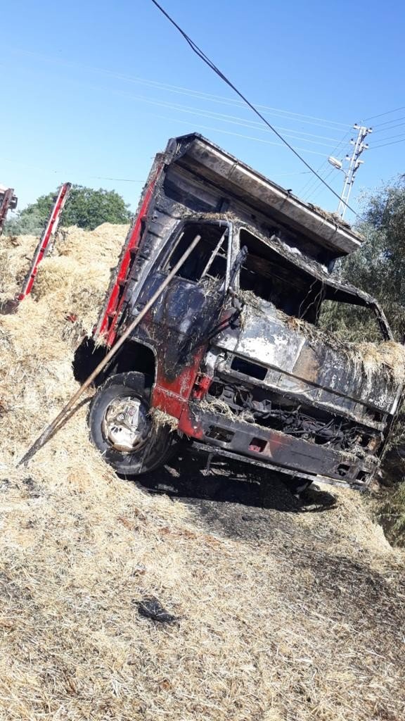 Konya’da kabini yanan kamyonet kullanılamaz hale geldi