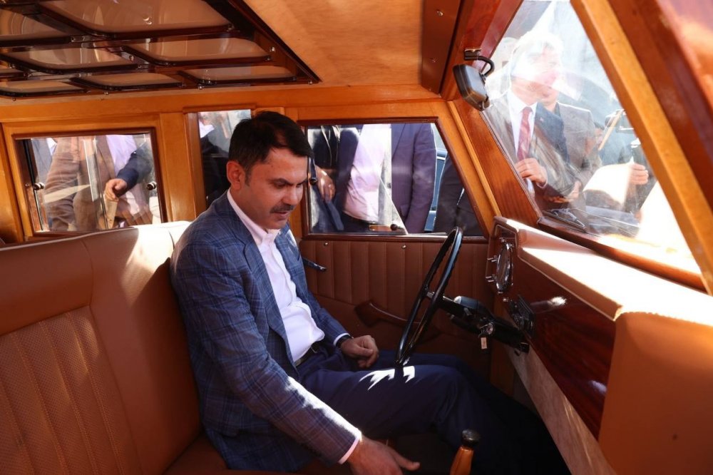 Murat Kurum, çam ağacından yapılan makam aracıyla Çamlıdere'de tur attı
