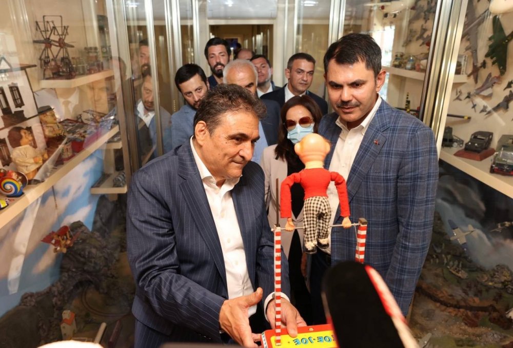 Murat Kurum, çam ağacından yapılan makam aracıyla Çamlıdere'de tur attı