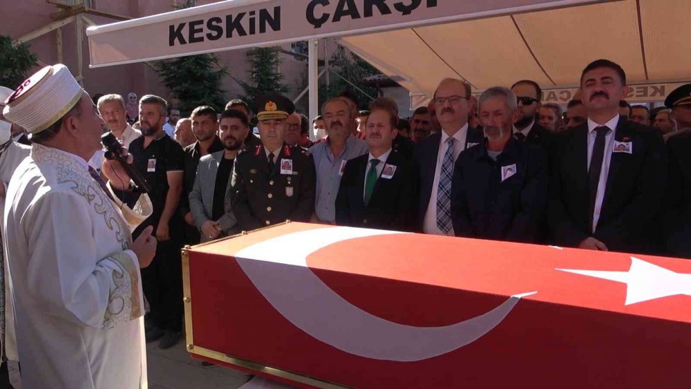 Şehit Tankçı Sözleşmeli Er Mert Otal'a son görev! Ağabeyini böyle uğurladı