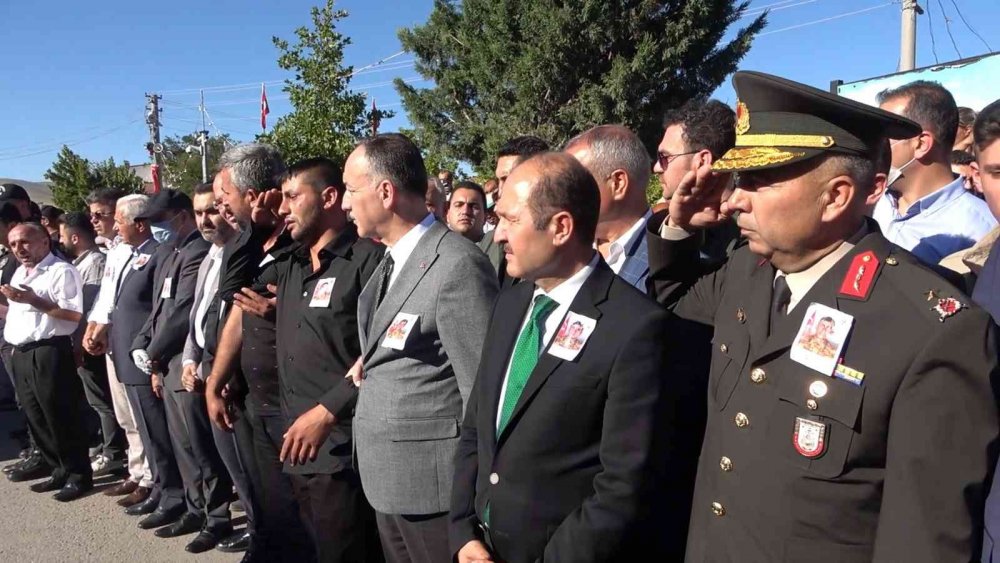 Şehit Tankçı Sözleşmeli Er Mert Otal'a son görev! Ağabeyini böyle uğurladı