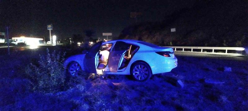 Sivas'ta otomobiller çarpıştı! 1'i bebek 5 yaralandı