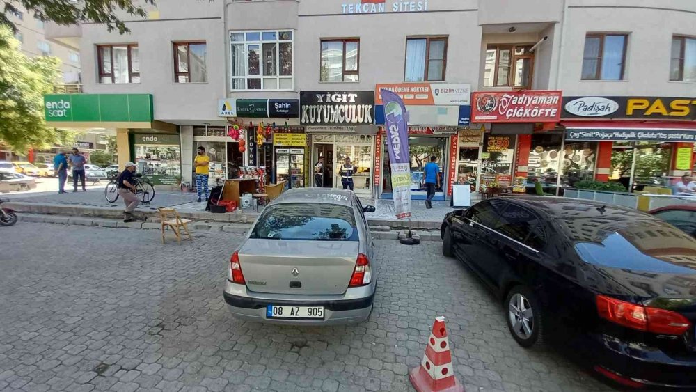 Konya'da iki şahıs defalarca döviz bozdurdukları kuyumcuyu bu sefer soydu!