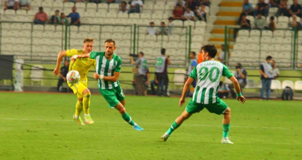 Konyaspor 5 yıl aradan sonra Avrupa'da turladı! Bate Borisov'u antrenman havasındaki maçta rahat geçti
