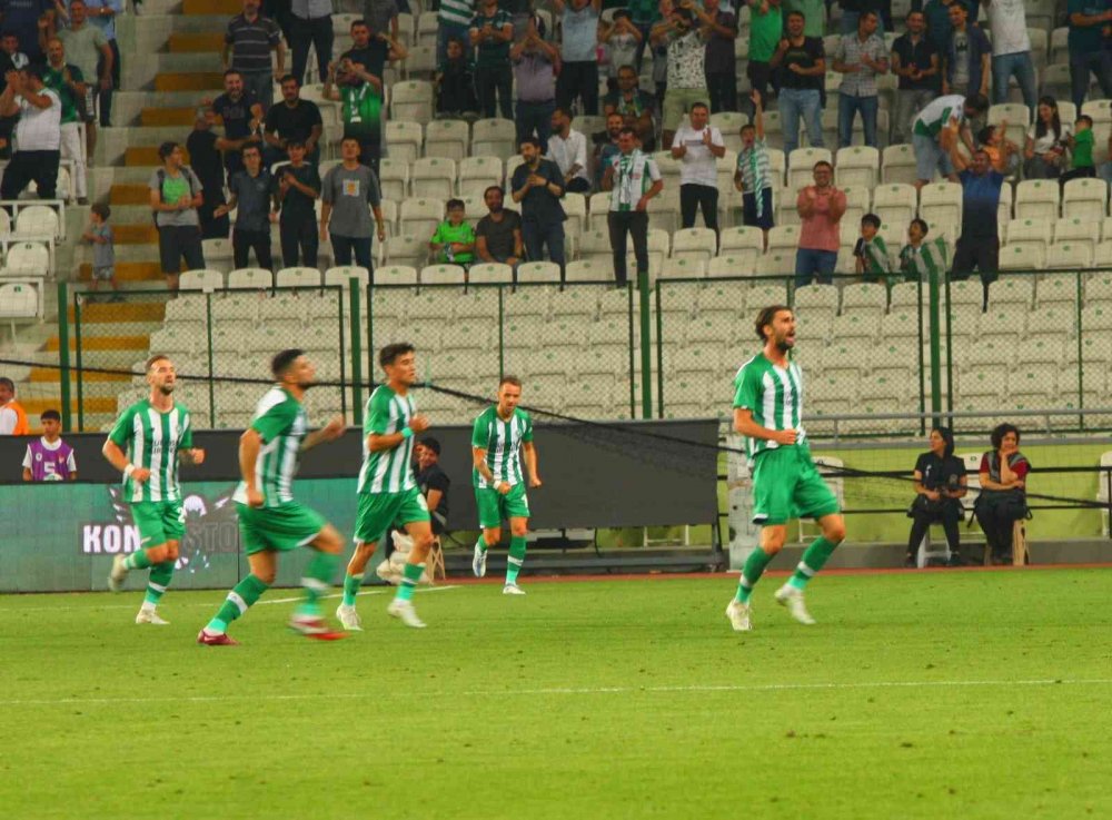 Konyaspor 5 yıl aradan sonra Avrupa'da turladı! Bate Borisov'u antrenman havasındaki maçta rahat geçti