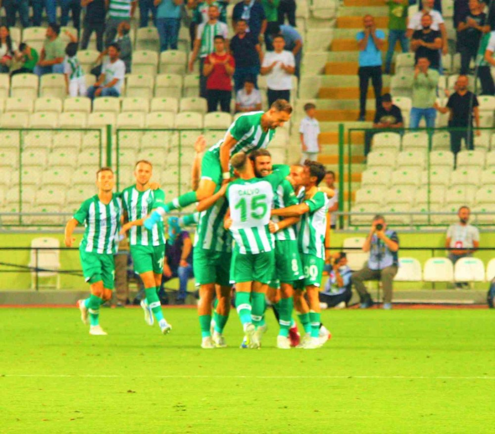 Konyaspor 5 yıl aradan sonra Avrupa'da turladı! Bate Borisov'u antrenman havasındaki maçta rahat geçti